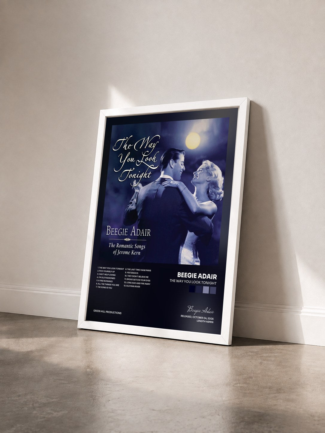 #blanc Tableau de l'album The Way You Look Tonight de Beegie Adair vu de trois quarts, cadre blanc