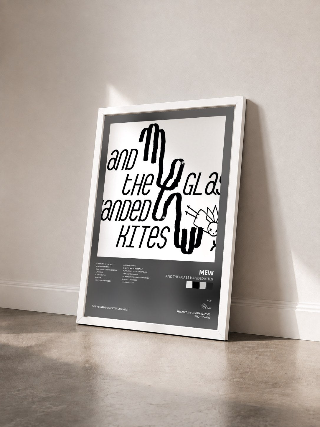 #blanc Tableau de l'album And The Glass Handed Kites de Mew vu de trois quarts, cadre blanc