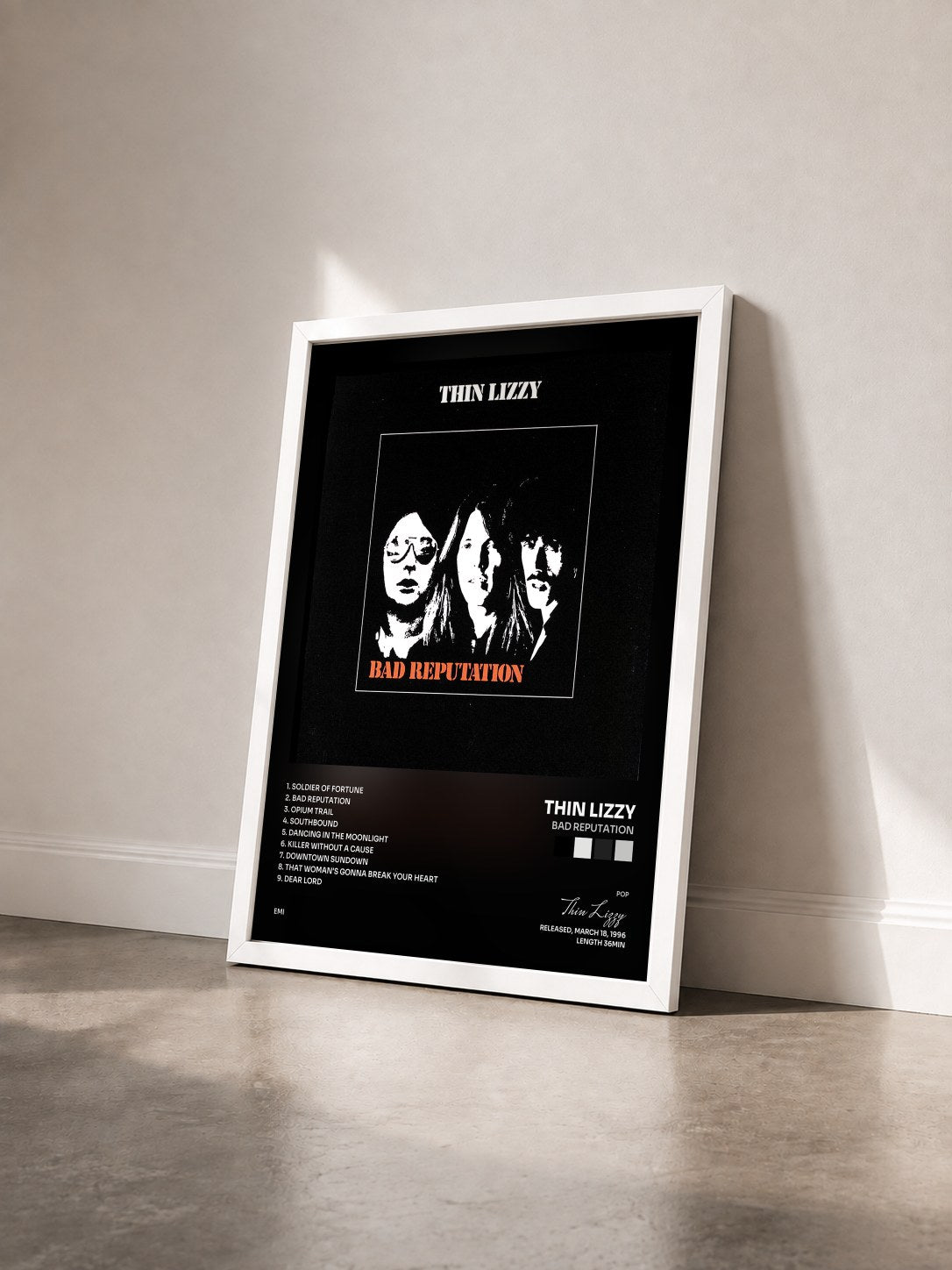 #blanc Tableau de l'album Bad Reputation de Thin Lizzy vu de trois quarts, cadre blanc