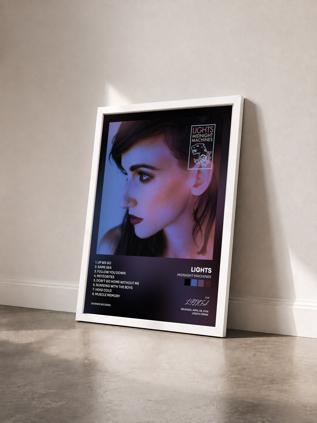 #blanc Tableau de l'album Midnight Machines de LIGHTS vu de trois quarts, cadre blanc
