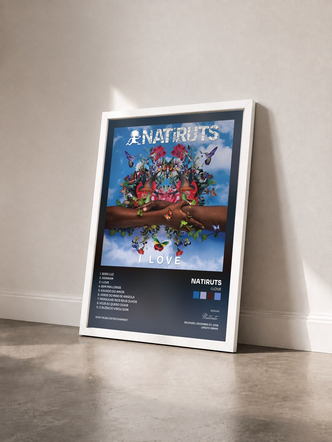 #blanc Tableau de l'album I Love de Natiruts vu de trois quarts, cadre blanc