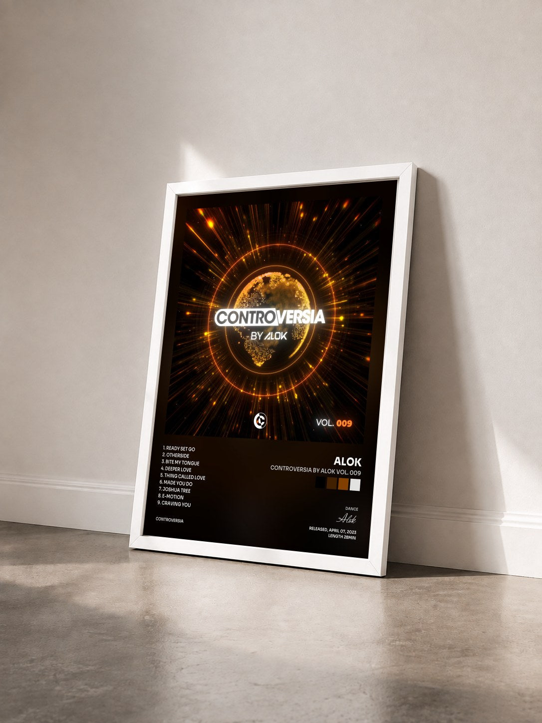 #blanc Tableau de l'album CONTROVERSIA by Alok Vol. 009 de Alok vu de trois quarts, cadre blanc