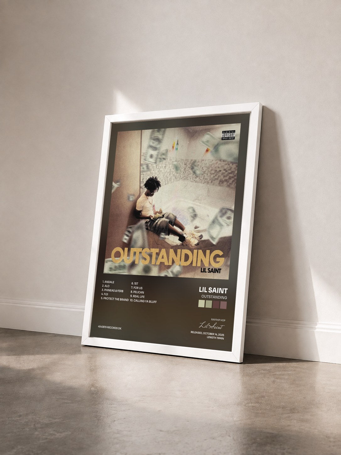 #blanc Tableau de l'album OUTSTANDING de Lil Saint vu de trois quarts, cadre blanc