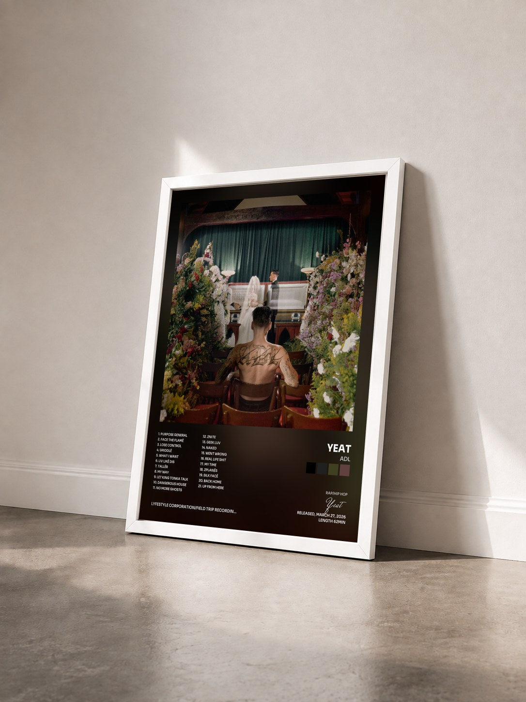 #blanc Tableau de l'album ADL de Yeat vu de trois quarts, cadre blanc