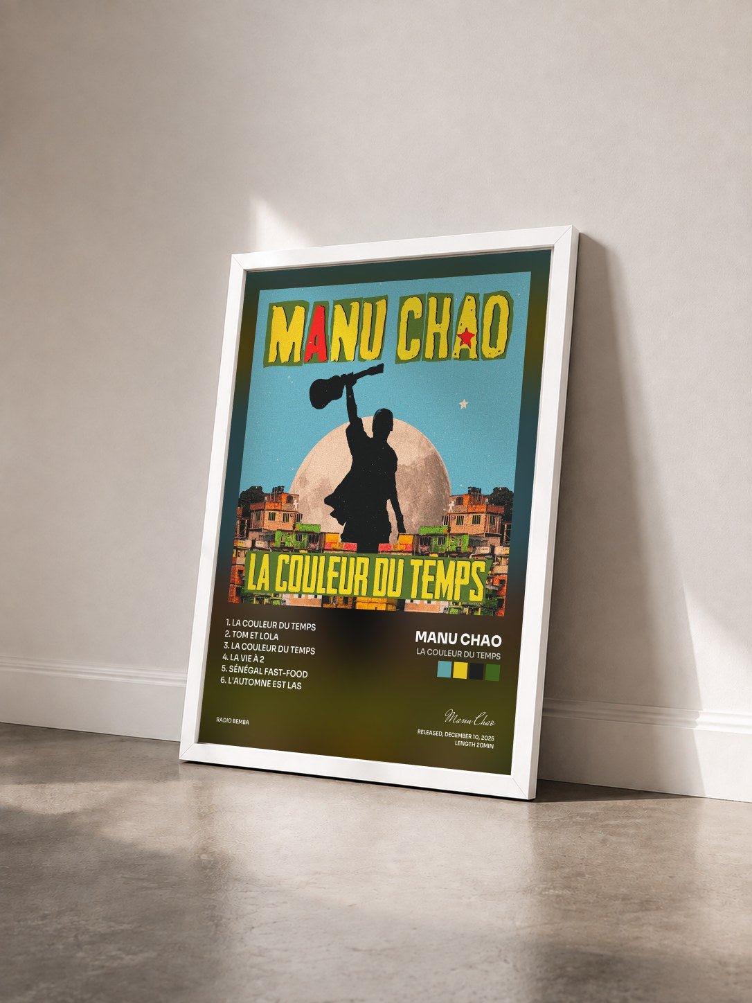 #blanc Tableau de l'album La Couleur du Temps de Manu Chao vu de trois quarts, cadre blanc