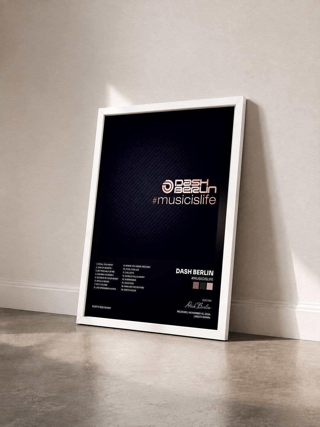 #blanc Tableau de l'album #musicislife de Dash Berlin vu de trois quarts, cadre blanc