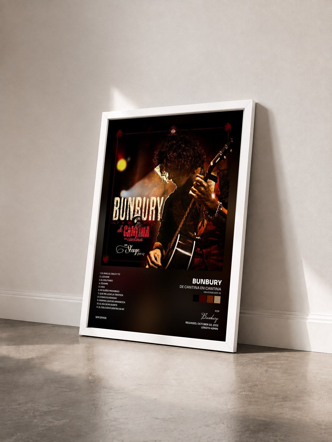 #blanc Tableau de l'album De cantina en cantina (On Stage 2011-12) de Bunbury vu de trois quarts, cadre blanc