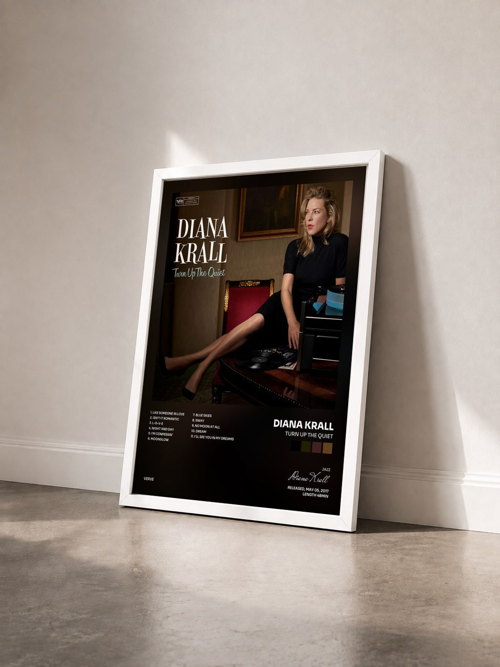 #blanc Tableau de l'album Turn Up The Quiet de Diana Krall vu de trois quarts, cadre blanc