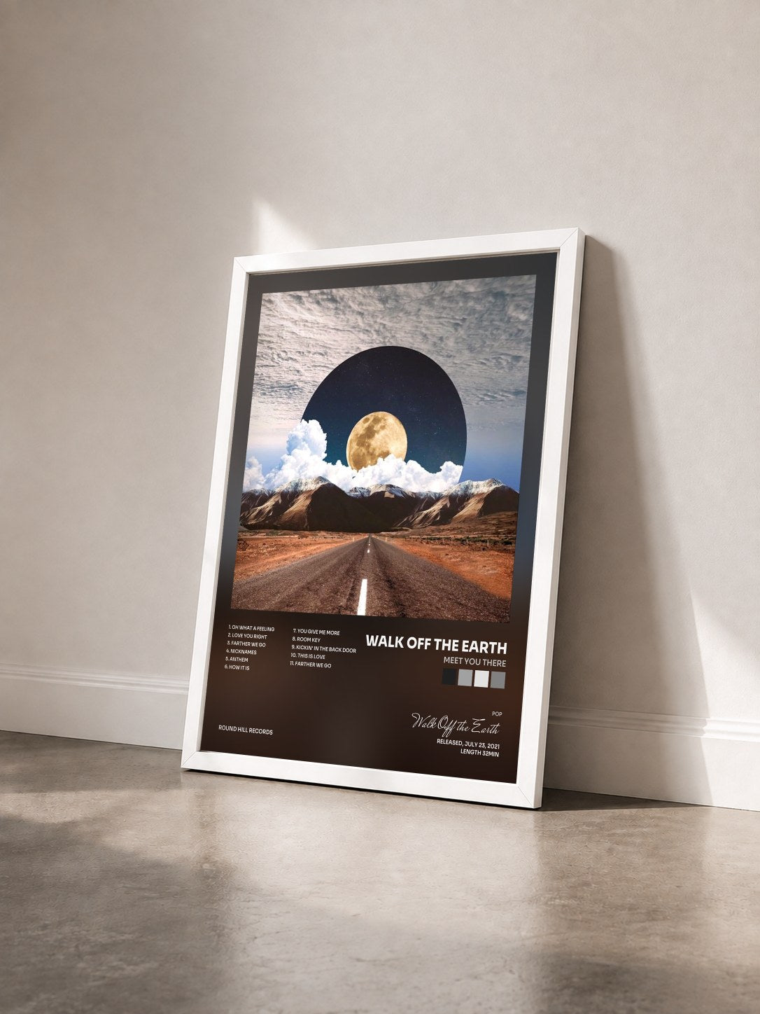 #blanc Tableau de l'album Meet You There de Walk Off the Earth vu de trois quarts, cadre blanc
