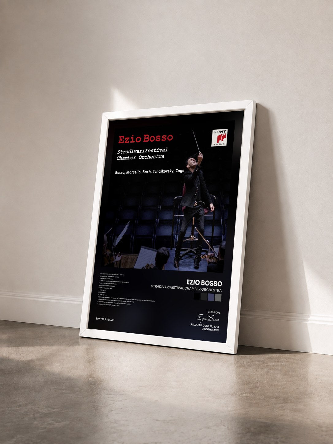 #blanc Tableau de l'album StradivariFestival Chamber Orchestra de Ezio Bosso vu de trois quarts, cadre blanc
