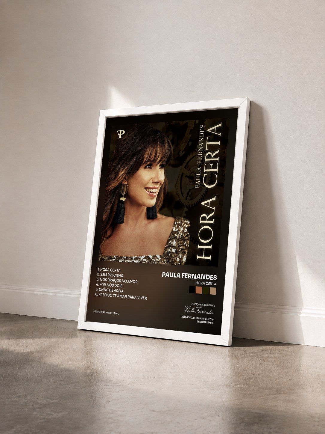 #blanc Tableau de l'album Hora Certa de Paula Fernandes vu de trois quarts, cadre blanc