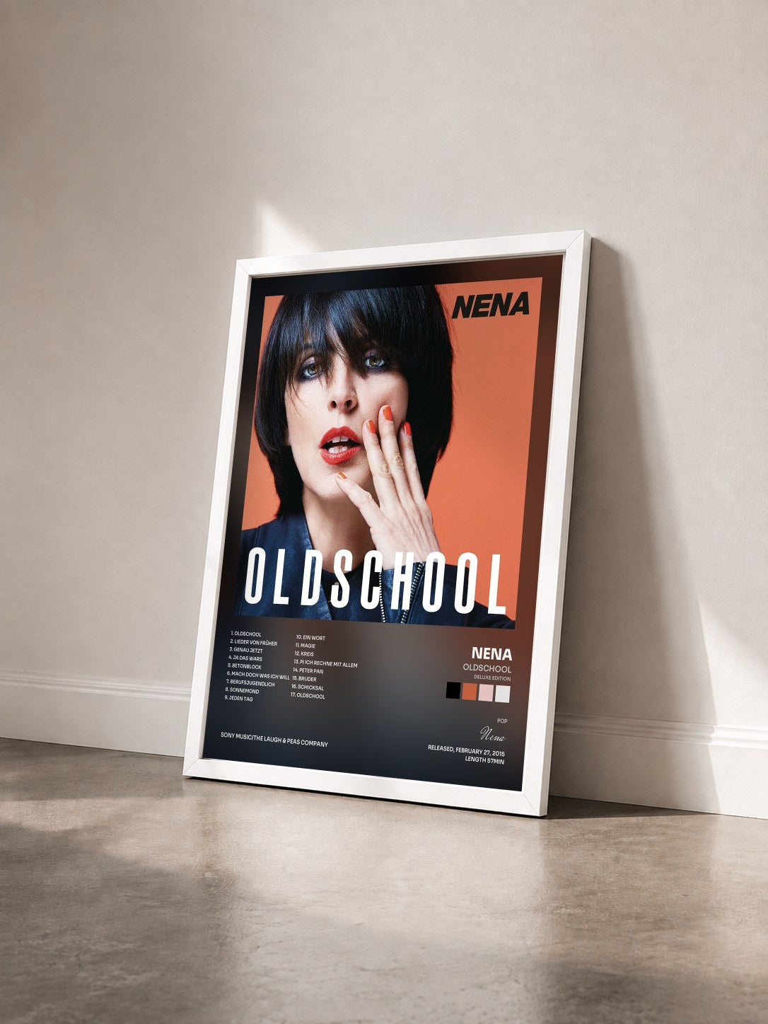 #blanc Tableau de l'album Oldschool (Deluxe Edition) de Nena vu de trois quarts, cadre blanc
