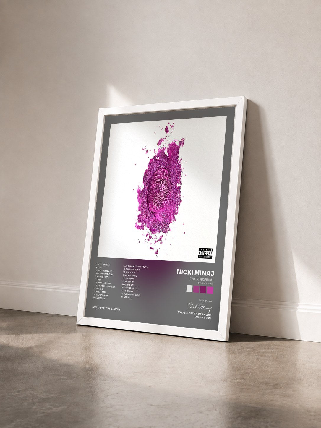 #blanc Tableau de l'album The Pinkprint (Deluxe Edition) de Nicki Minaj vu de trois quarts, cadre blanc