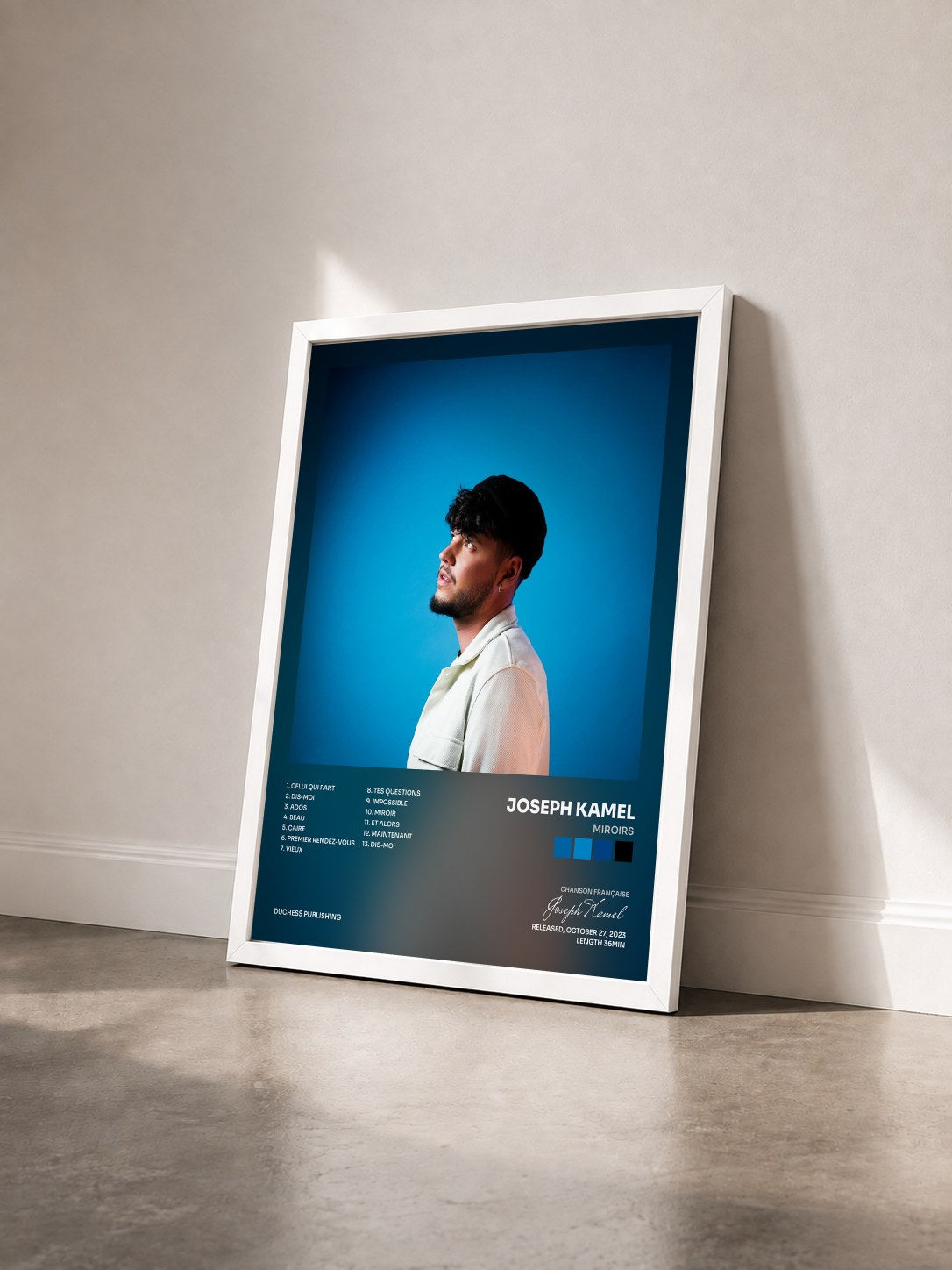 #blanc Tableau de l'album Miroirs de Joseph Kamel vu de trois quarts, cadre blanc