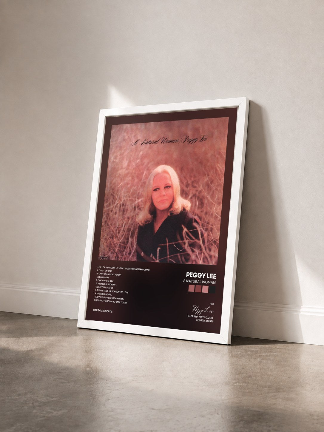 #blanc Tableau de l'album A Natural Woman de Peggy Lee vu de trois quarts, cadre blanc