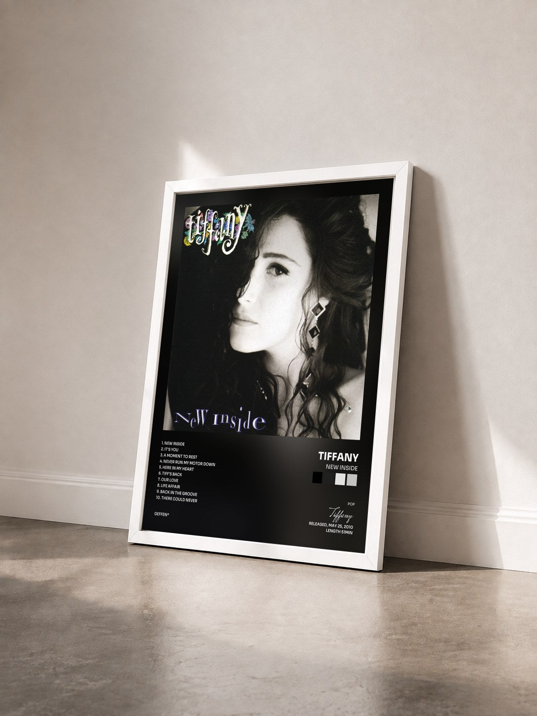 #blanc Tableau de l'album New Inside de Tiffany vu de trois quarts, cadre blanc