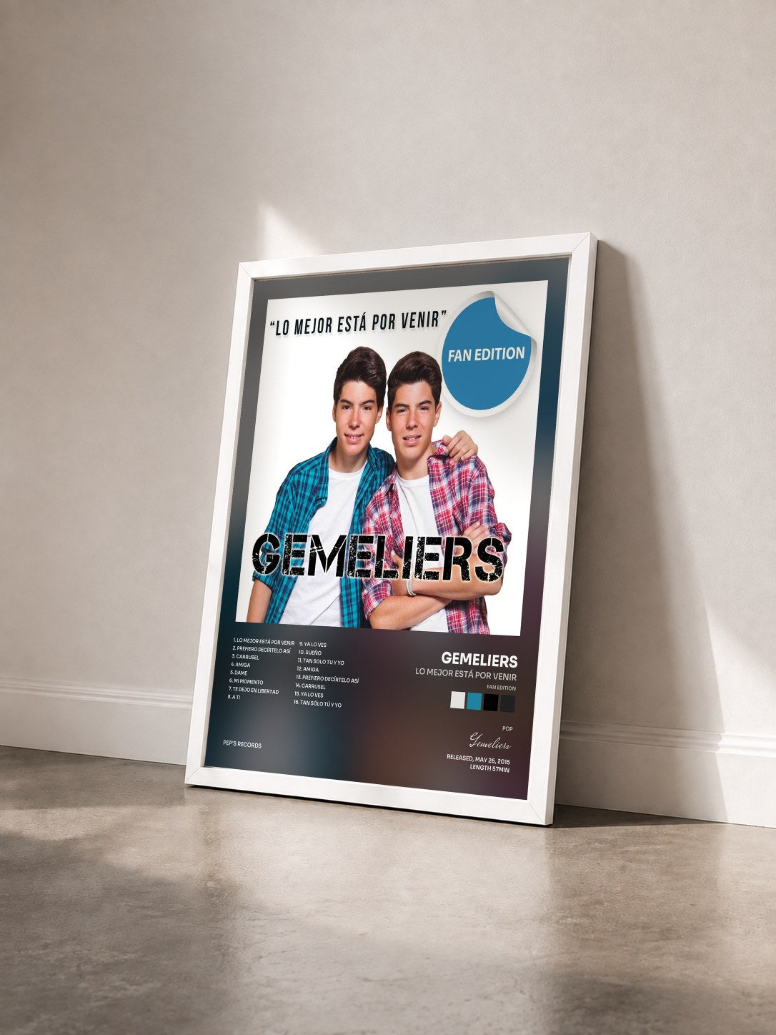#blanc Tableau de l'album Lo Mejor Está por Venir (Fan Edition) de Gemeliers vu de trois quarts, cadre blanc