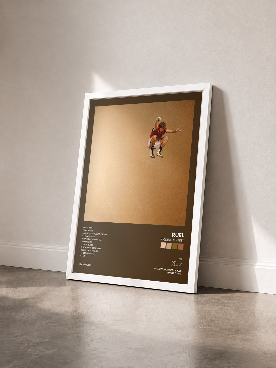 #blanc Tableau de l'album Kicking My Feet de Ruel vu de trois quarts, cadre blanc