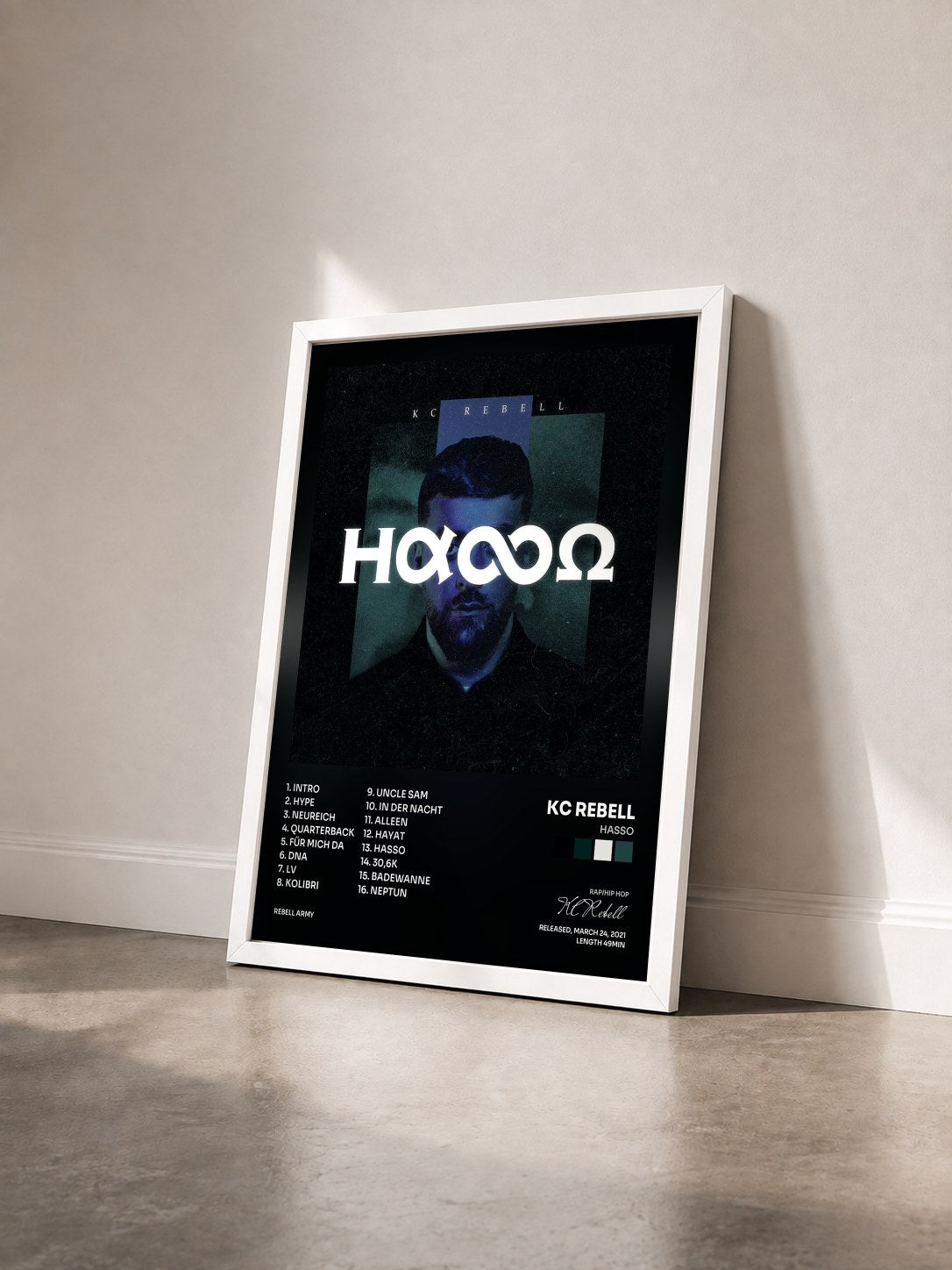 #blanc Tableau de l'album Hasso de KC Rebell vu de trois quarts, cadre blanc