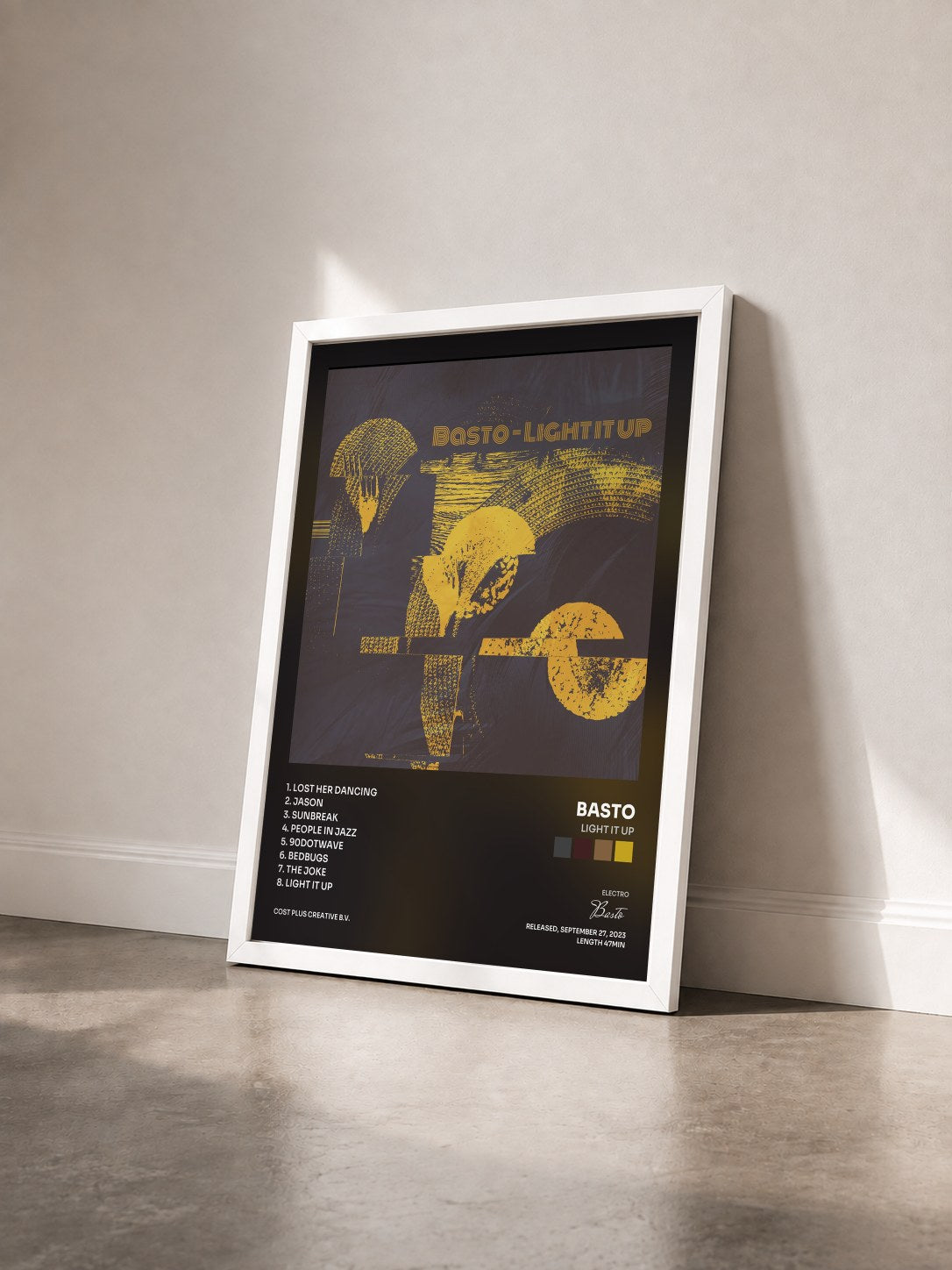 #blanc Tableau de l'album Light It Up de Basto vu de trois quarts, cadre blanc