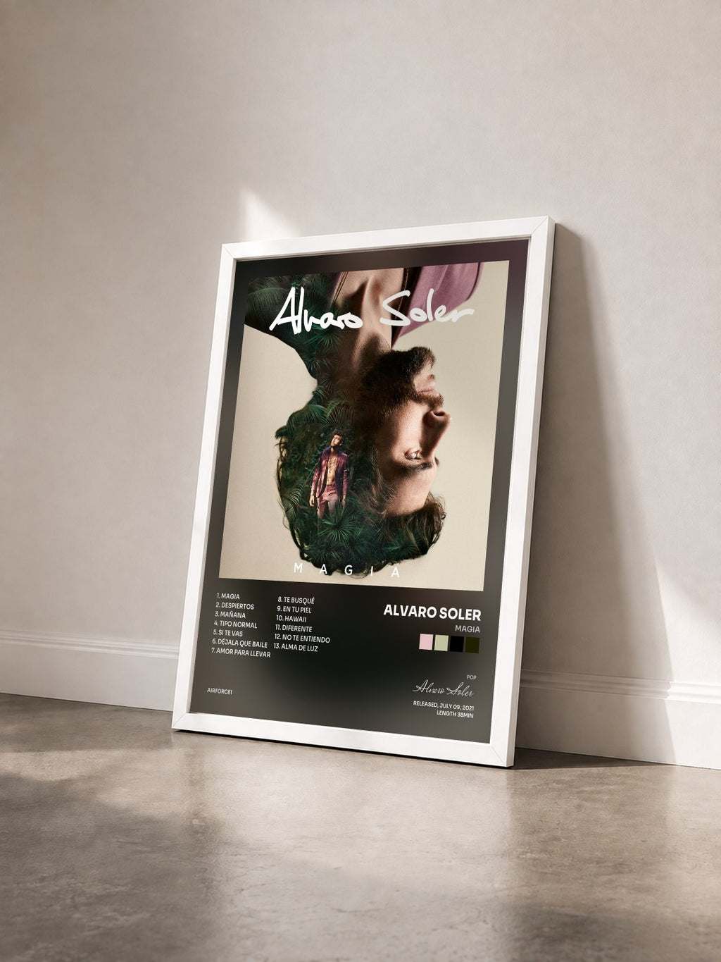 #blanc Tableau de l'album Magia de Alvaro Soler vu de trois quarts, cadre blanc