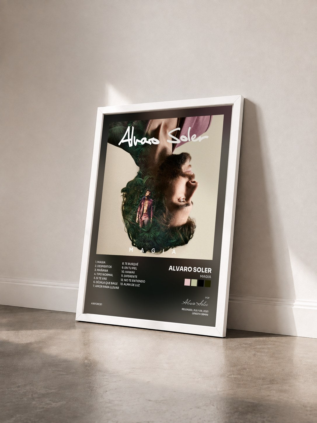 #blanc Tableau de l'album Magia de Alvaro Soler vu de trois quarts, cadre blanc