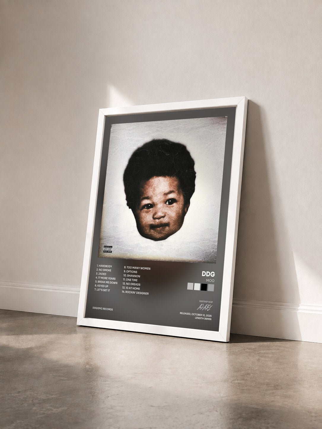 #blanc Tableau de l'album moo de DDG vu de trois quarts, cadre blanc