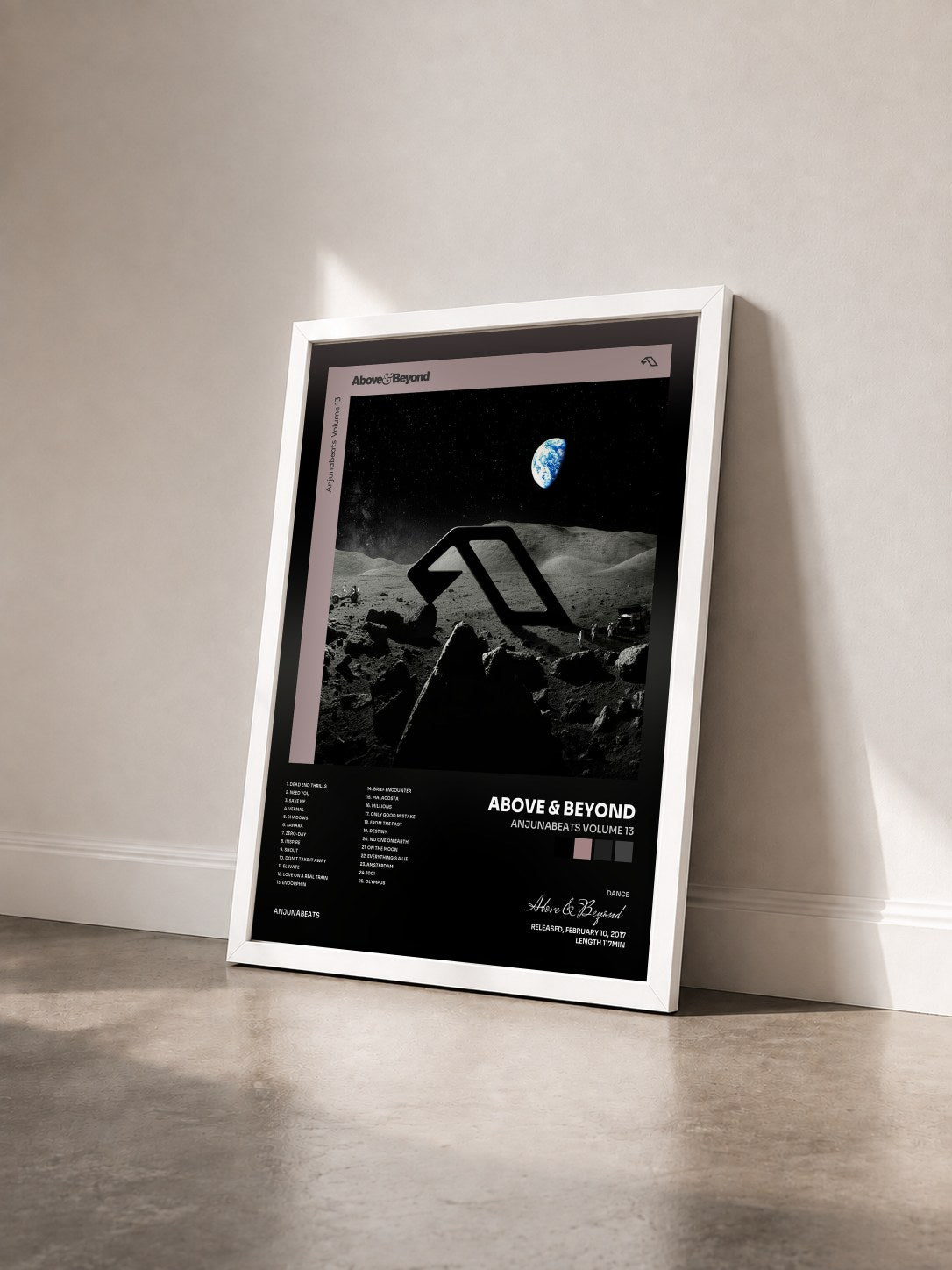 #blanc Tableau de l'album Anjunabeats Volume 13 de Above & Beyond vu de trois quarts, cadre blanc
