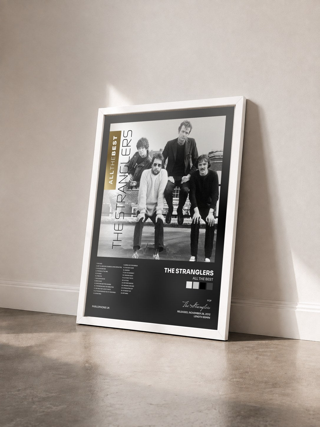 #blanc Tableau de l'album All the Best de The Stranglers vu de trois quarts, cadre blanc