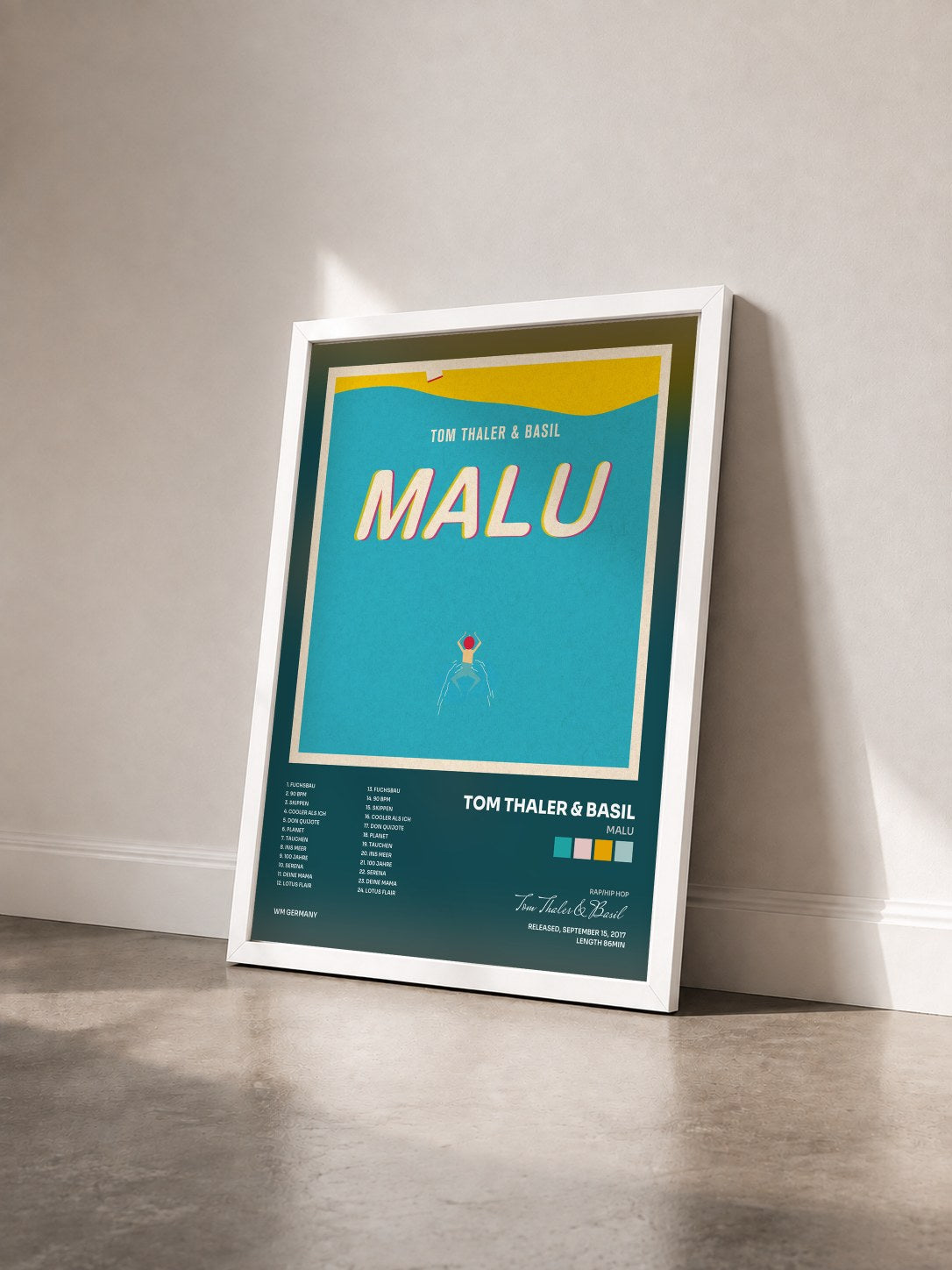 #blanc Tableau de l'album Malu de Tom Thaler & Basil vu de trois quarts, cadre blanc