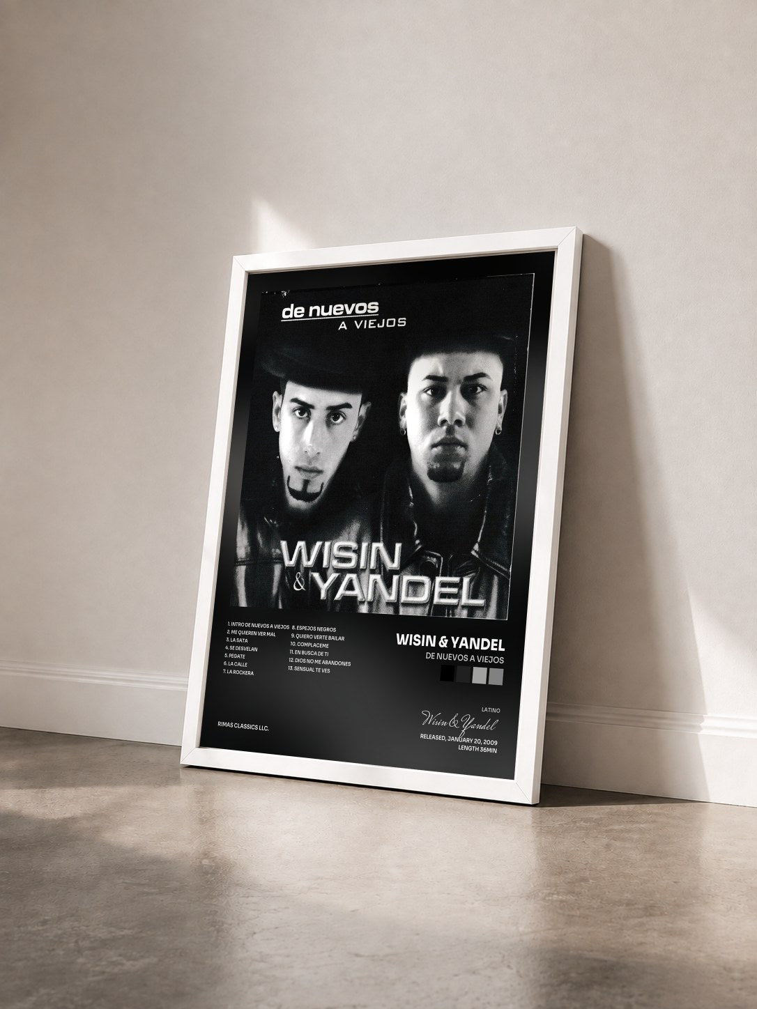 #blanc Tableau de l'album De Nuevos a Viejos de Wisin & Yandel vu de trois quarts, cadre blanc