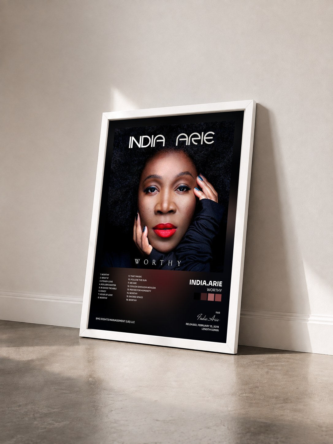 #blanc Tableau de l'album Worthy de India.Arie vu de trois quarts, cadre blanc