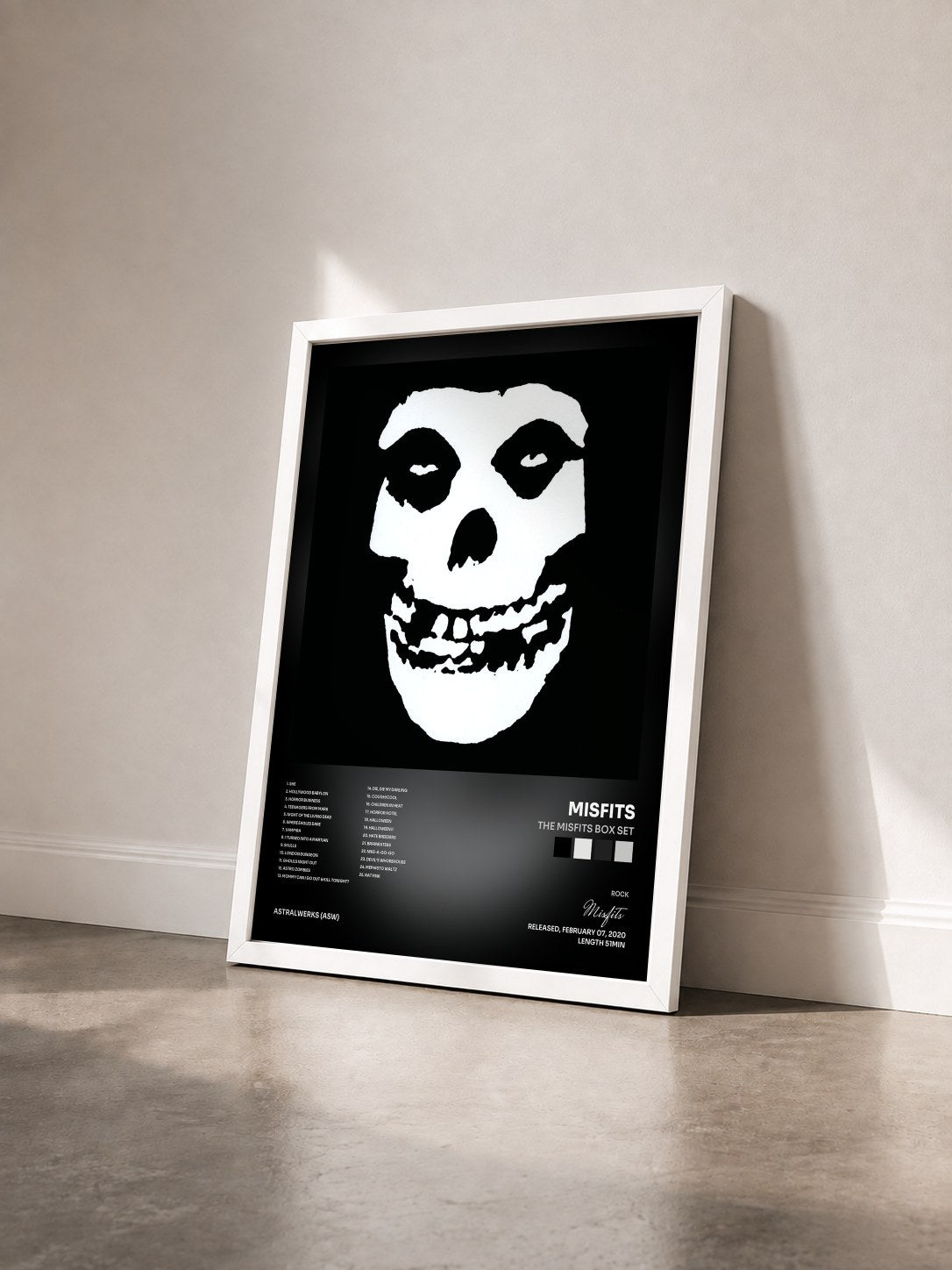 #blanc Tableau de l'album The Misfits Box Set de Misfits vu de trois quarts, cadre blanc
