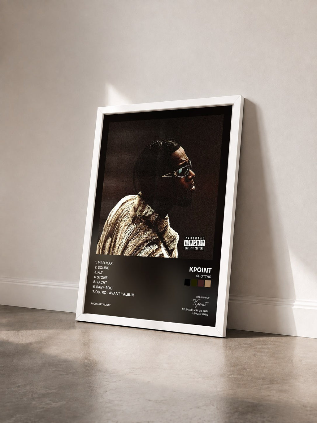 #blanc Tableau de l'album SHOTTAS de Kpoint vu de trois quarts, cadre blanc