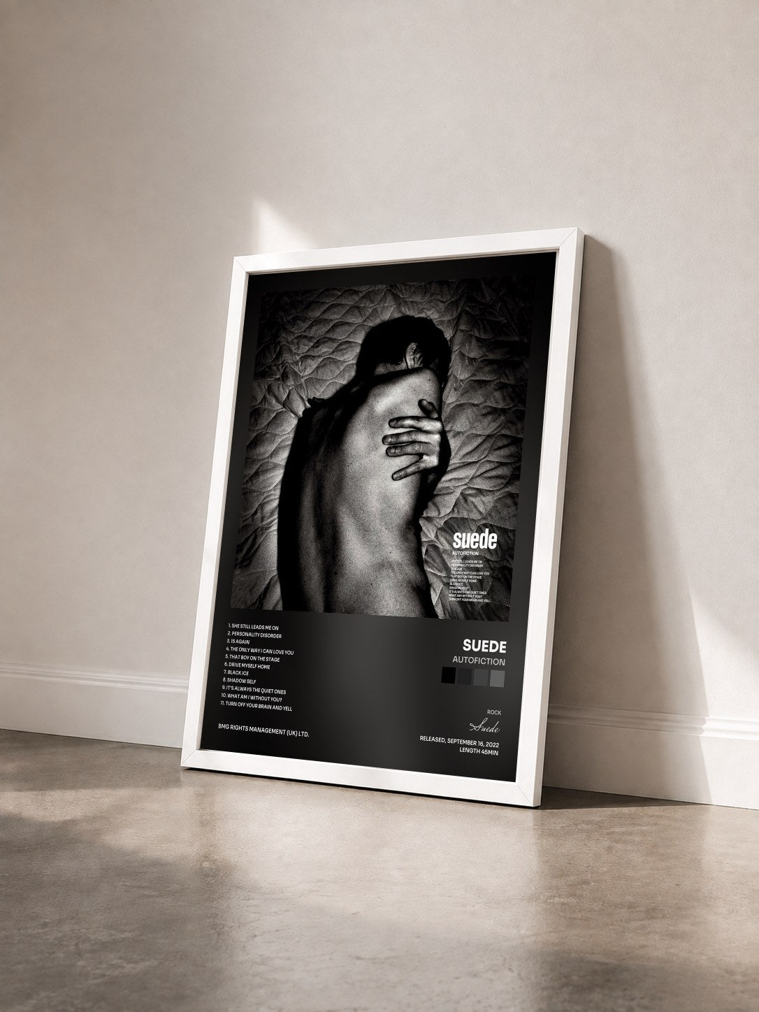 #blanc Tableau de l'album Autofiction de Suede vu de trois quarts, cadre blanc