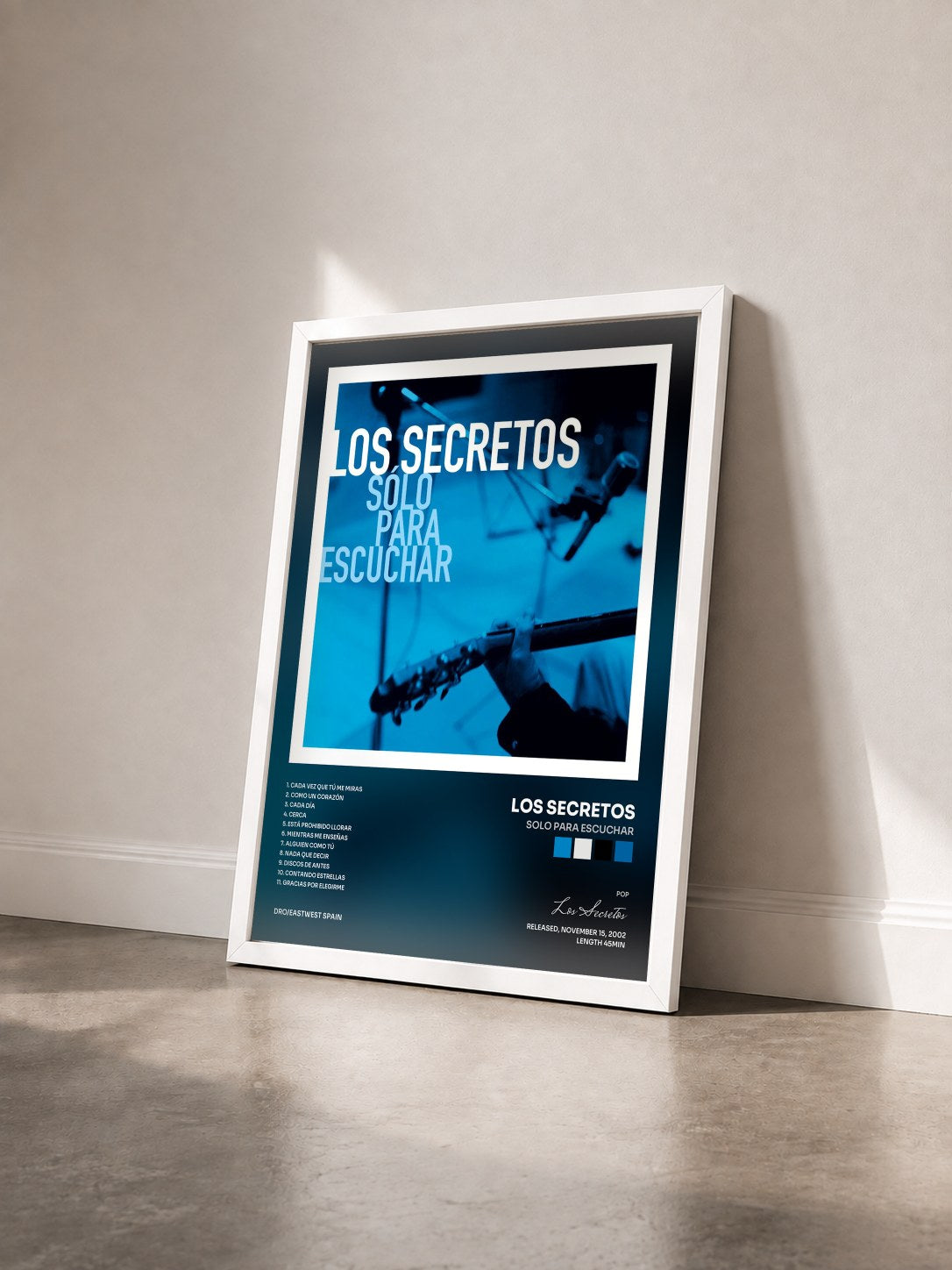 #blanc Tableau de l'album Solo Para Escuchar de Los Secretos vu de trois quarts, cadre blanc