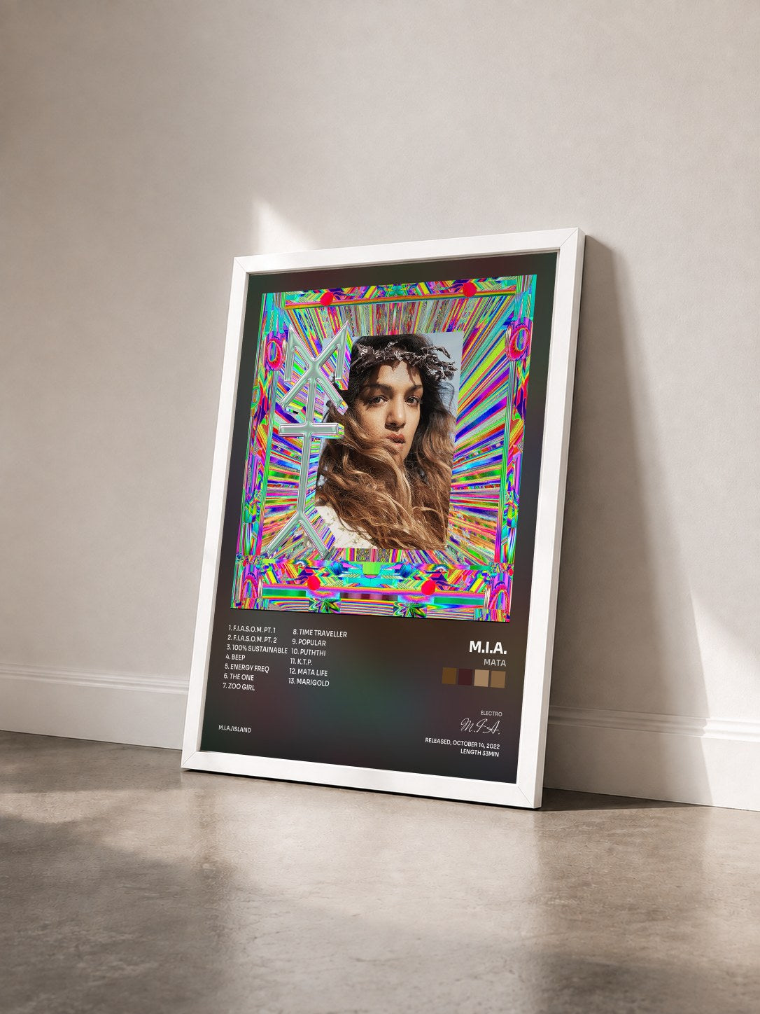 #blanc Tableau de l'album MATA de M.I.A. vu de trois quarts, cadre blanc