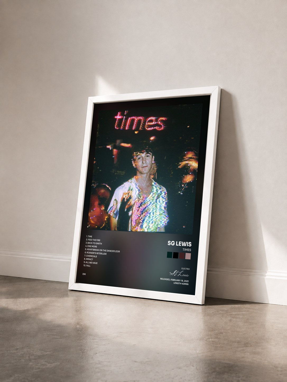 #blanc Tableau de l'album times de SG Lewis vu de trois quarts, cadre blanc