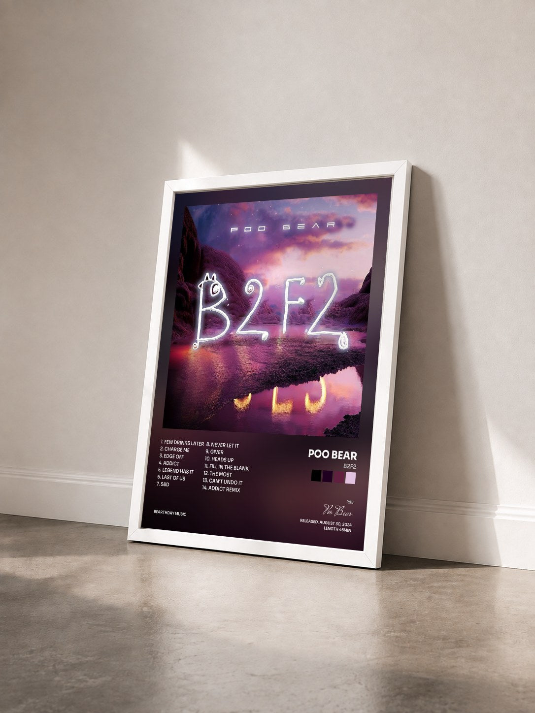 #blanc Tableau de l'album B2F2 de Poo Bear vu de trois quarts, cadre blanc