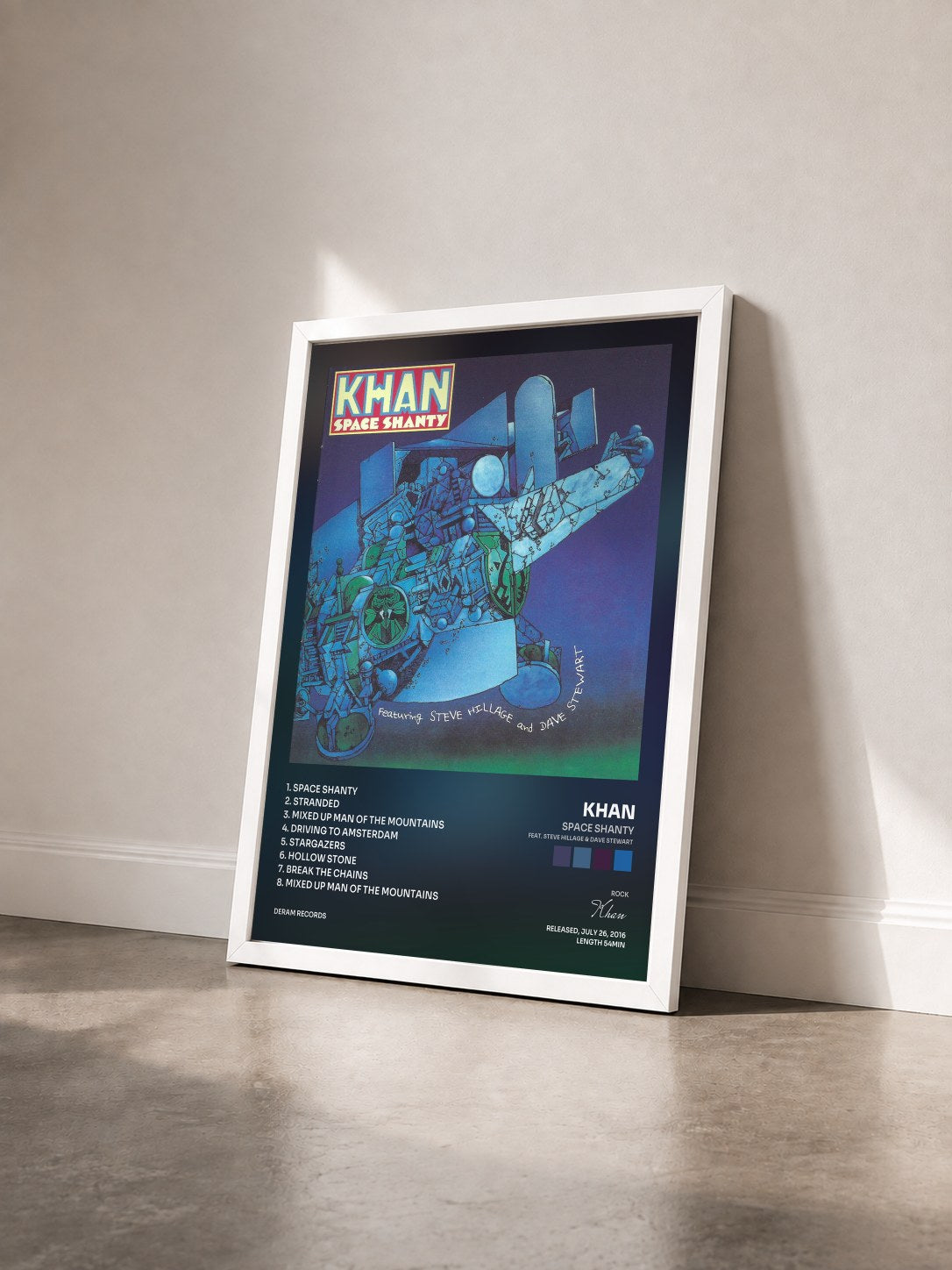 #blanc Tableau de l'album Space Shanty (feat. Steve Hillage & Dave Stewart) de Khan vu de trois quarts, cadre blanc