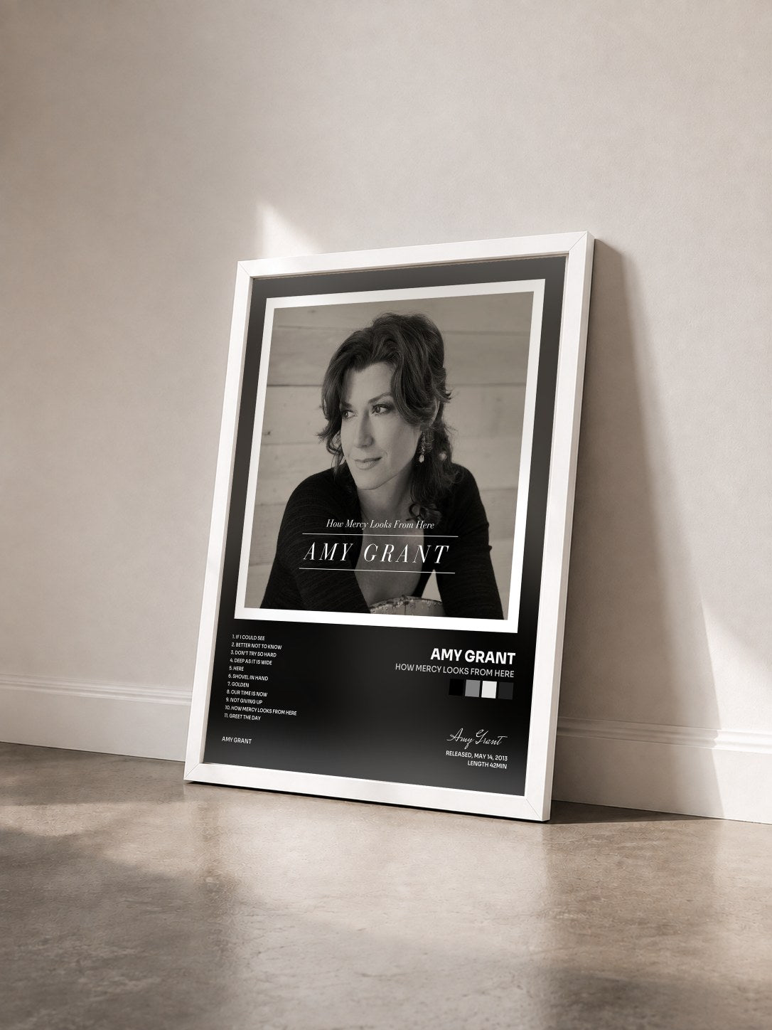 #blanc Tableau de l'album How Mercy Looks From Here de Amy Grant vu de trois quarts, cadre blanc