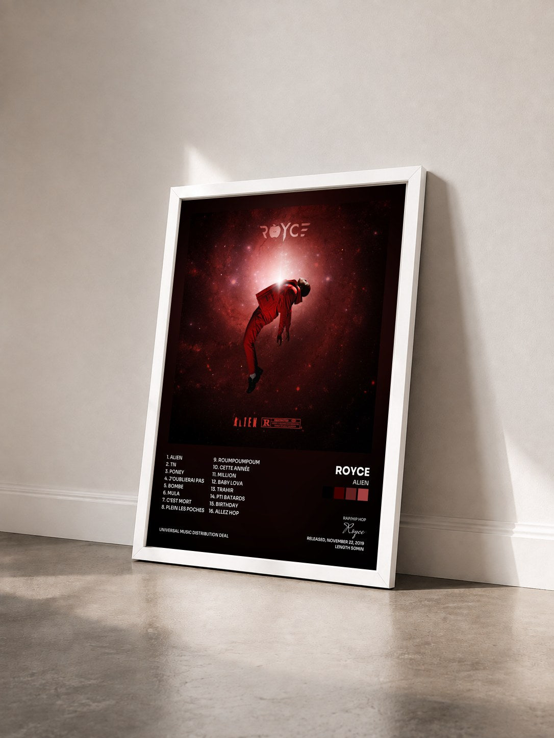 #blanc Tableau de l'album Alien de Royce vu de trois quarts, cadre blanc