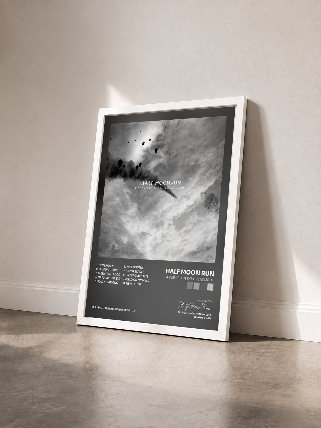 #blanc Tableau de l'album A Blemish in the Great Light de Half Moon Run vu de trois quarts, cadre blanc