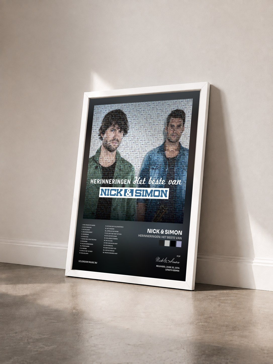 #blanc Tableau de l'album Herinneringen: Het Beste Van de Nick & Simon vu de trois quarts, cadre blanc