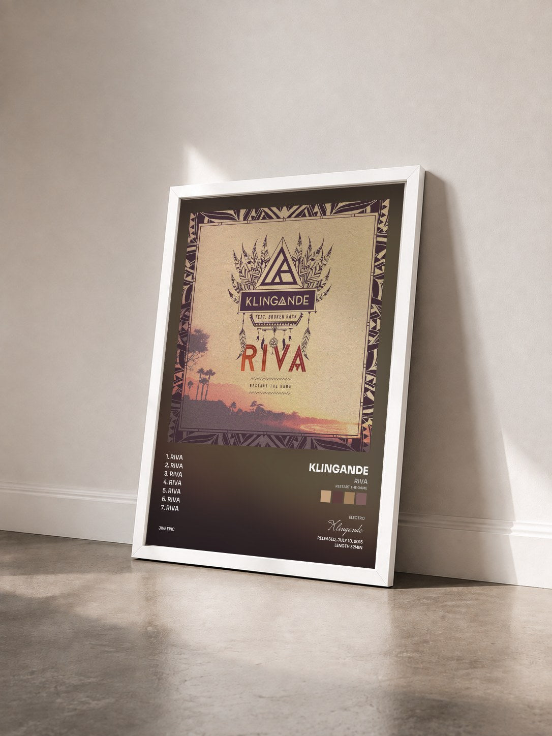 #blanc Tableau de l'album RIVA (Restart the Game) EP de Klingande vu de trois quarts, cadre blanc