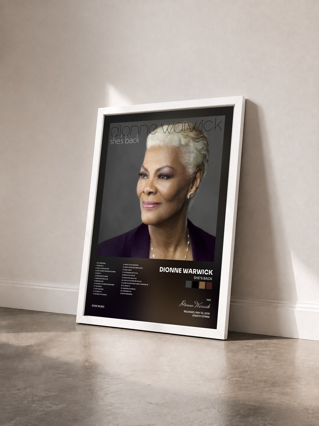 #blanc Tableau de l'album She's Back de Dionne Warwick vu de trois quarts, cadre blanc