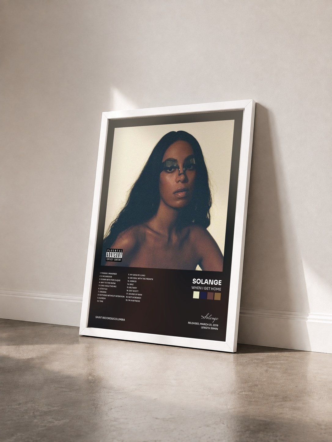 #blanc Tableau de l'album When I Get Home de Solange vu de trois quarts, cadre blanc