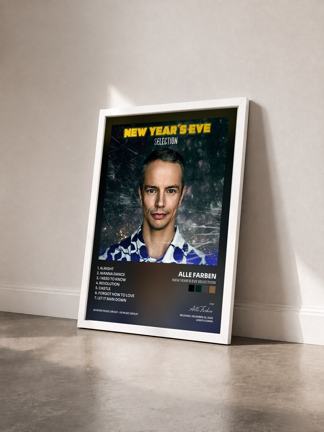#blanc Tableau de l'album New Year’s Eve Selection de Alle Farben vu de trois quarts, cadre blanc