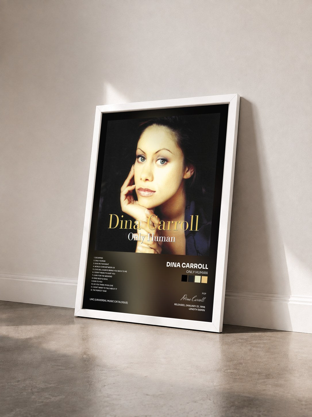 #blanc Tableau de l'album Only Human de Dina Carroll vu de trois quarts, cadre blanc