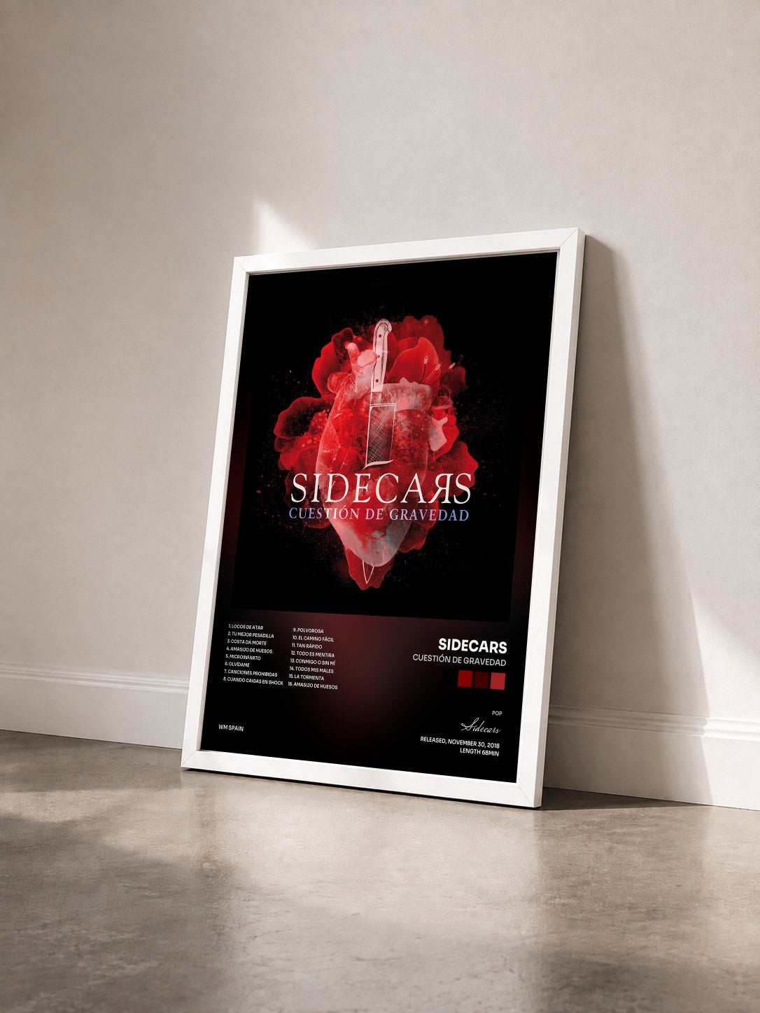 #blanc Tableau de l'album Cuestión de gravedad de Sidecars vu de trois quarts, cadre blanc